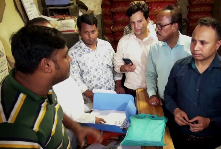 খাতুনগঞ্জে ভোগ্যপণ্যের মূল্য বাড়াচ্ছে ‘ডিও স্লিপ’