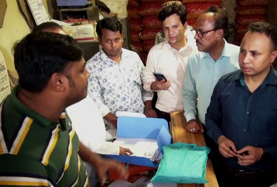 খাতুনগঞ্জে ভোগ্যপণ্যের মূল্য বাড়াচ্ছে ‘ডিও স্লিপ’