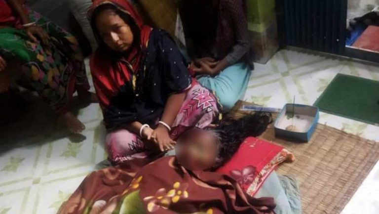 সাতক্ষীরায় বজ্রপাতে গৃহবধূর মৃত্যু