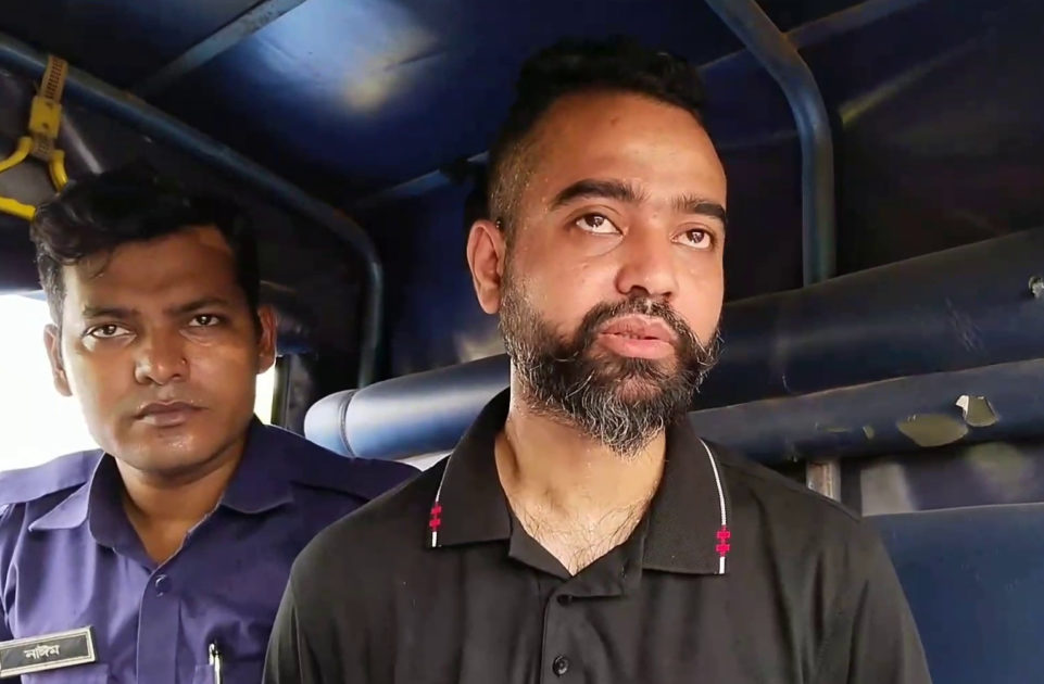 স্ত্রীকে হত্যার পরে ছাত্রলীগ নেতার আত্মসমর্পণ