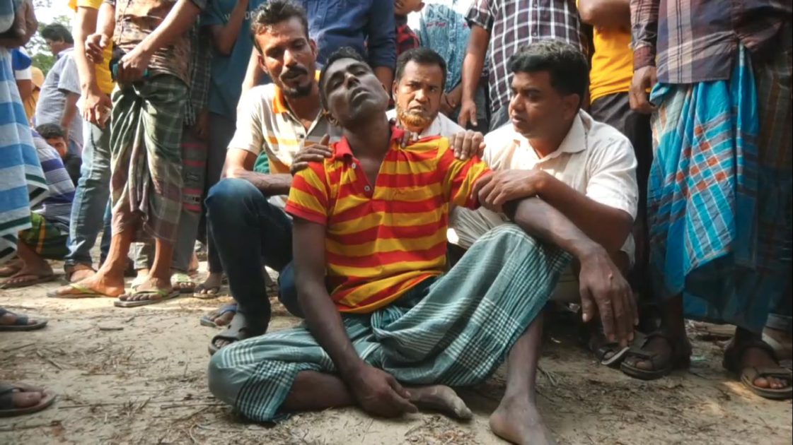 একই রশিতে দুই বন্ধুর ঝুলন্ত মরদেহ উদ্ধার