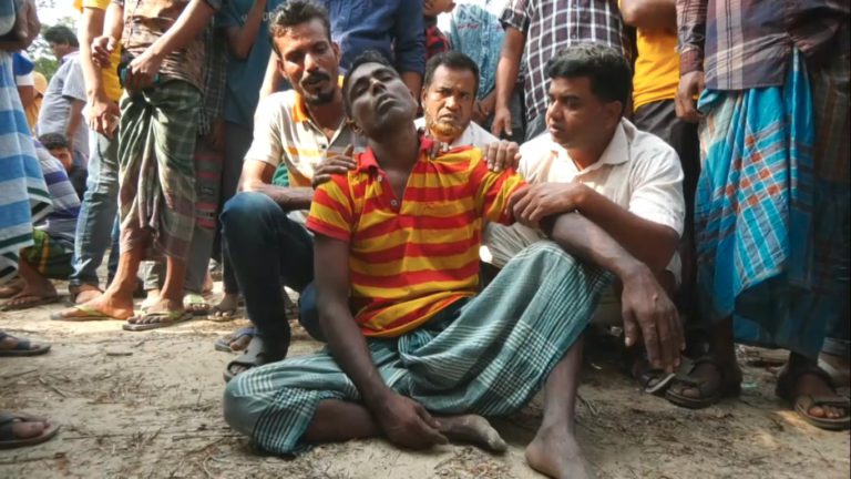 একই রশিতে দুই বন্ধুর ঝুলন্ত মরদেহ উদ্ধার