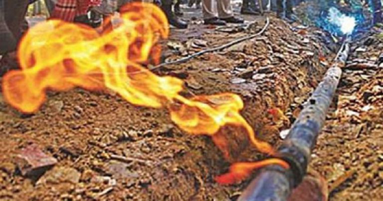 পুরান ঢাকায় গ্যাস লাইনে বিস্ফোরণ, দগ্ধ ৩