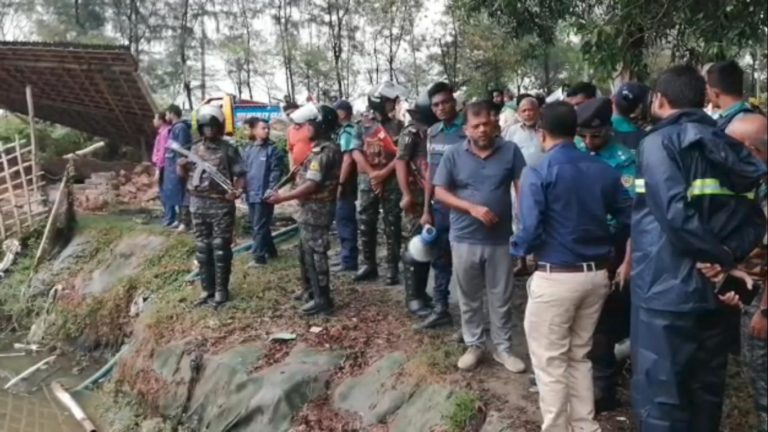 চট্টগ্রামে সরকারি খাস জমি দখলমুক্ত করতে উচ্ছেদ অভিযান