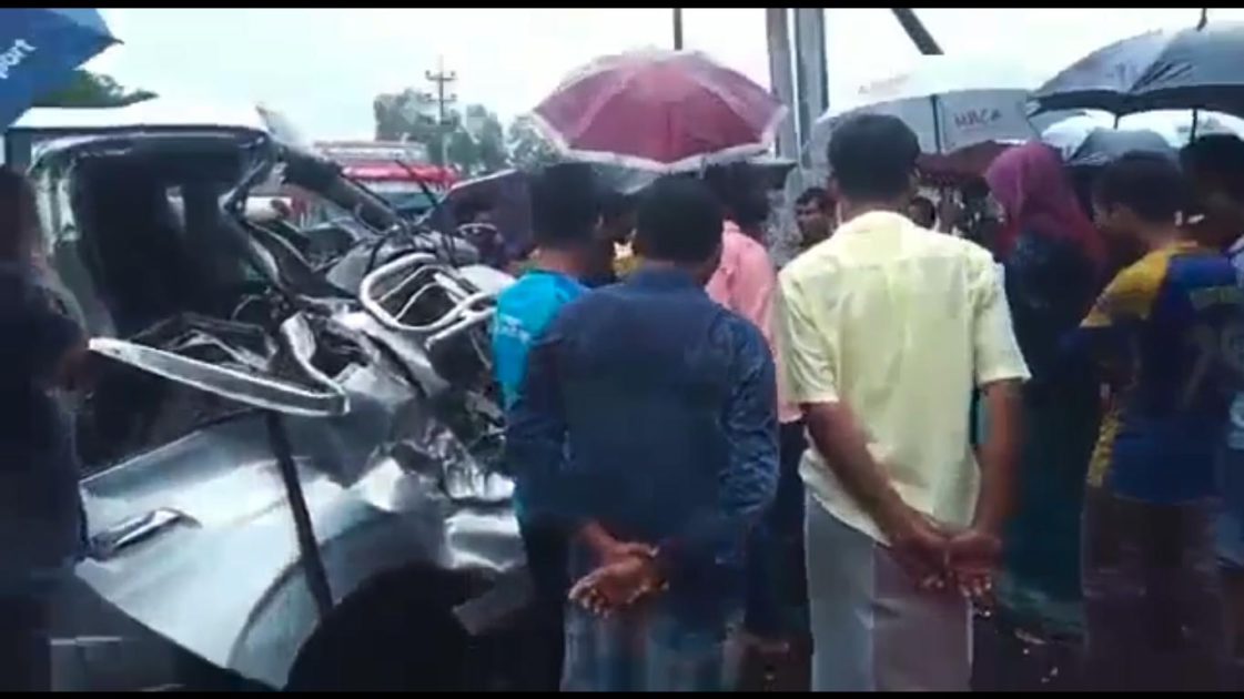 বাস-মাইক্রোবাস মুখোমুখি সংঘর্ষে পাঁচ যাত্রী আহত