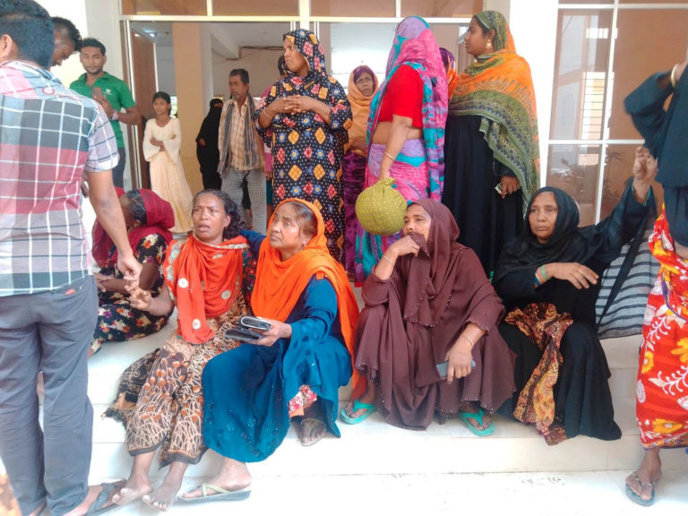 ঝিনাইদহে পিকআপ ও ব্যাটারীচালিত ভ্যানের সংঘর্ষে চার জন নিহত