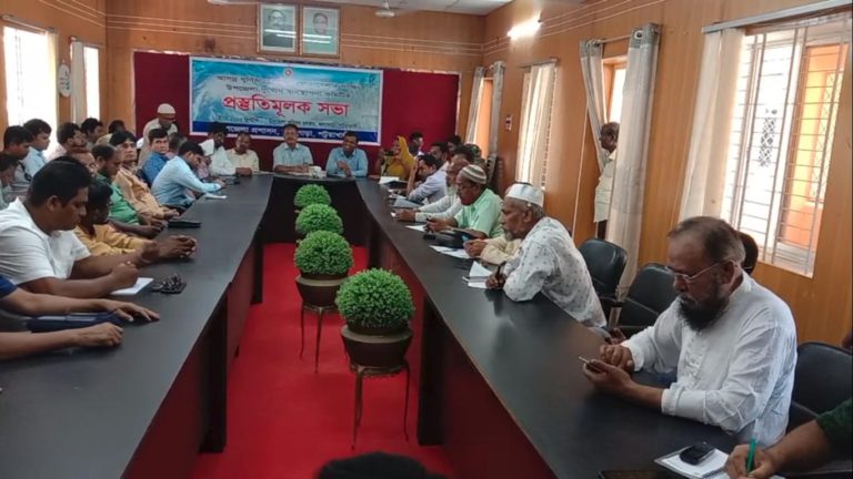 ঘূর্ণিঝড় মোখা মোকাবেলায় পটুয়াখালীতে জেলা দূর্যোগ ব্যবস্থাপনা কমিটির সভা অনুষ্ঠিত