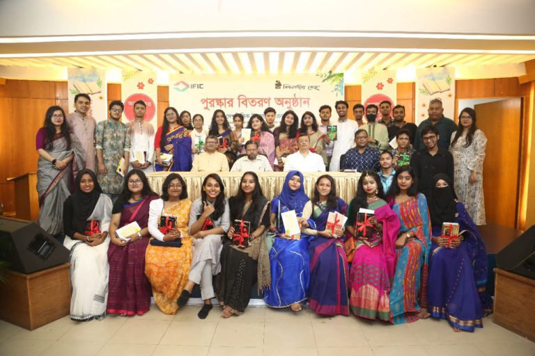 বিশ্বসাহিত্য কেন্দ্রের বইপড়া কর্মসূচির পুরস্কার বিতরণ