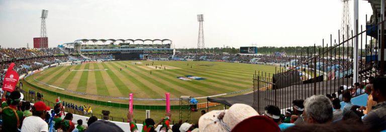 স্টেডিয়ামের দখলমুক্ত করা মাঠের নিরাপত্তা বেষ্টনীর কাজের উদ্বোধন