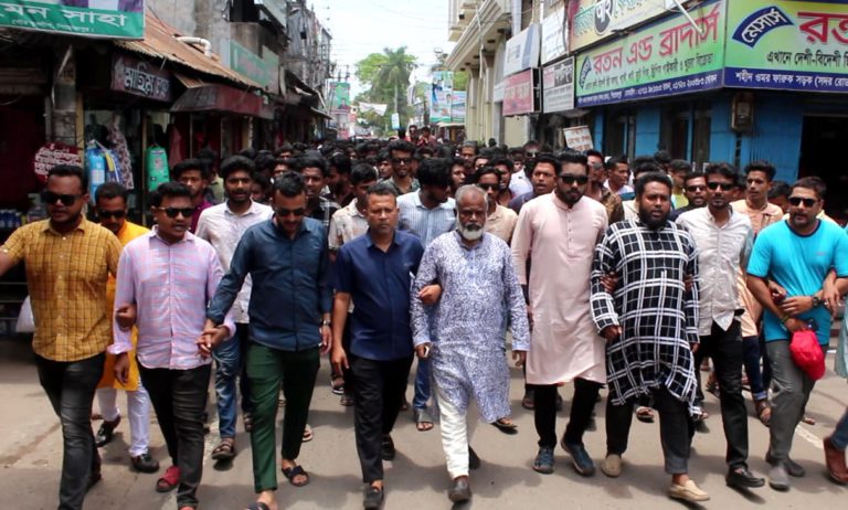 পিরোজপুরে যুবলীগ ও ছাত্রলীগের বিক্ষোভ