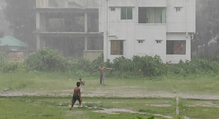 টাঙ্গাইলে স্বস্তির বৃষ্টি