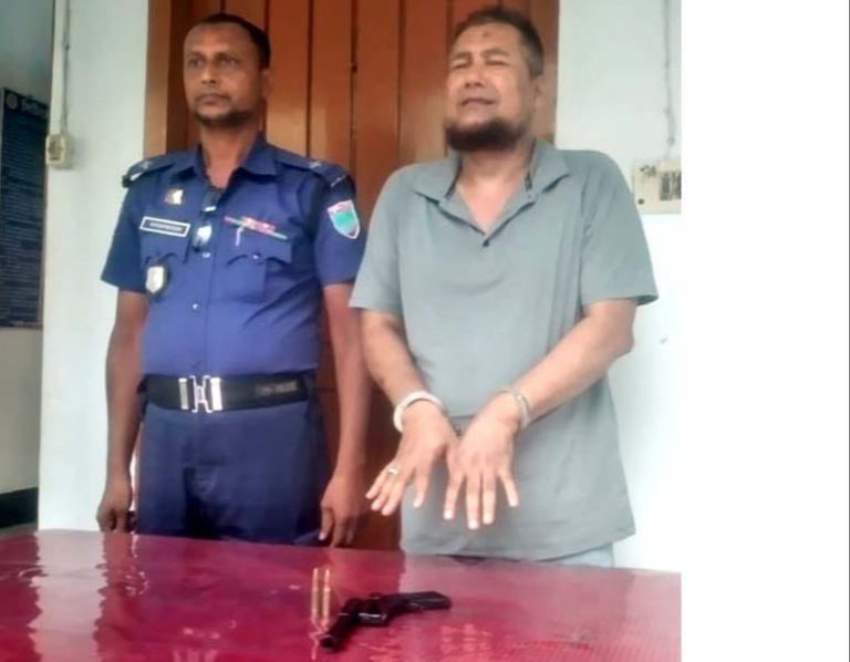 সাতক্ষীরায় পৌর বিএনপি নেতা অস্ত্রসহ আটক