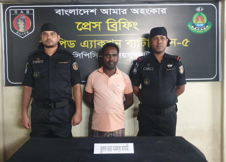 নওগাঁয় ট্রাক চাপা দিয়ে হত্যা, চালক আটক