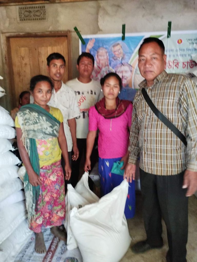 বান্দরবানে দু:স্থ নারীদের ভিজিডি কার্ডে ব্যক্তির টিপসই, ভিডিও ভাইরাল