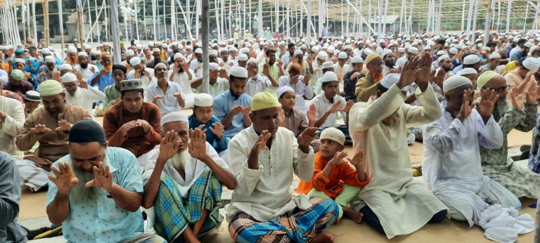 জামালপুরে বৃষ্টির বিশেষ নামাজ অনুষ্ঠিত