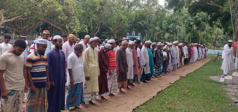 বৃষ্টির আশায় নীলফামারীতে নামাজ ও দোয়া প্রার্থনা