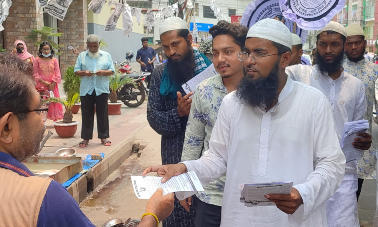 রাসিক নির্বাচনে ইসলামী আন্দোলনের মেয়র প্রার্থীর গণসংযোগ