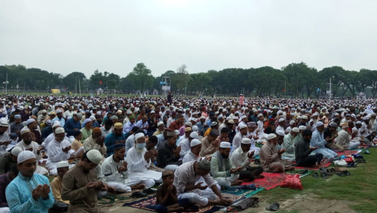 দিনাজপুরে দেশের সর্ববৃহৎ ঈদ জামাত অনুষ্ঠিত