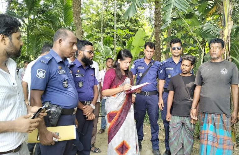 নলছিটিতে দুই ড্রেজার ব্যবসায়ীকে ৭লক্ষ টাকা জরিমানা