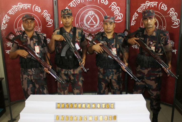 যশোর সীমান্ত থেকে ২৬টি স্বর্ণের বার উদ্ধার