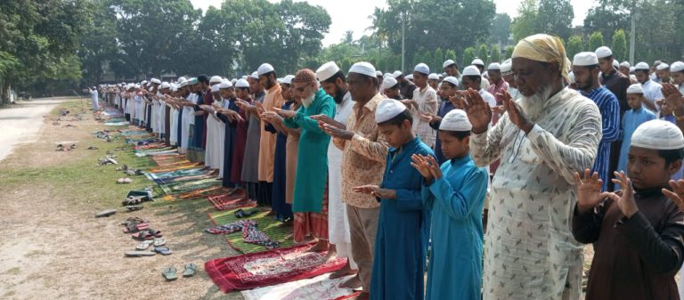 তীব্র তাপদাহ থেকে মুক্তি ও বৃষ্টির আশায় বিশেষ সালাত আদায়