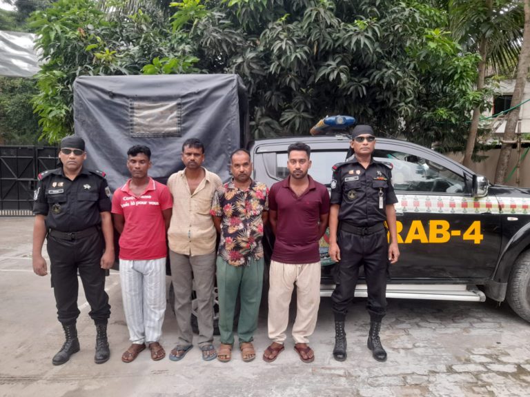 গার্মেন্টস কর্মীকে সংঘবদ্ধ ধর্ষণ করে ভিডিও ধারণ, আটক ৪