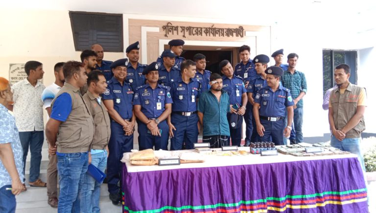 রাজশাহীতে মাদক ব্যবসায়ী গ্রেফতার