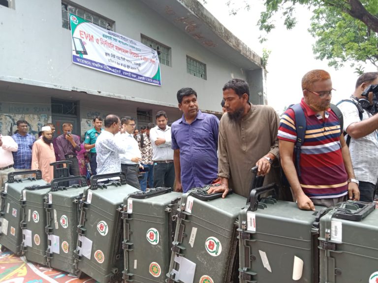 রসিক নির্বাচন: ১৫৫টি ভোট কেন্দ্রে পাঠানো হচ্ছে নির্বাচনী সরঞ্জাম