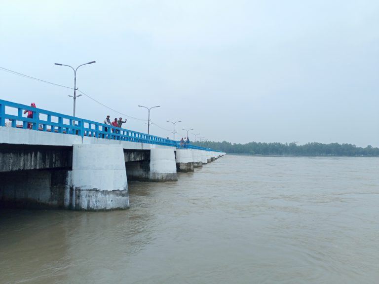 হঠাৎ তিস্তায় পানি বৃদ্ধি, খুলে দেওয়া হয়েছে ৪৪ গেট