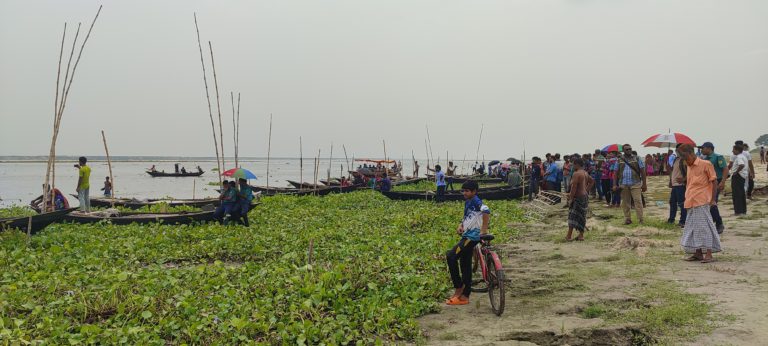 পদ্মায় গোসলে নেমে দুই কলেজ শিক্ষার্থী নিখোঁজ