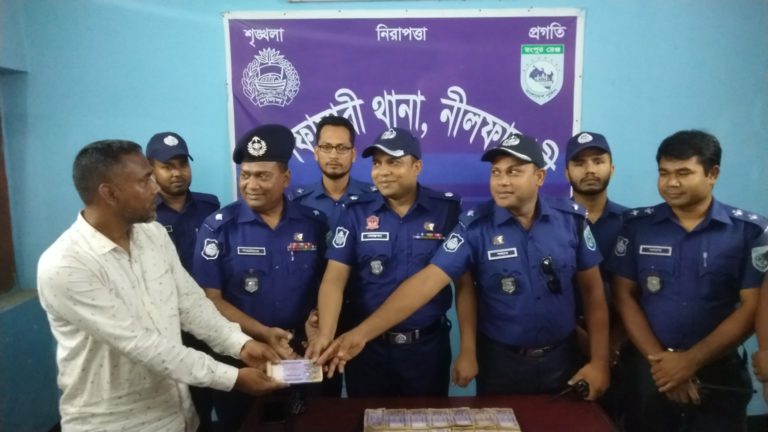 ৯৯৯-এ ফোন পেয়ে ব্যবসায়ীর ১৫ লাখ টাকা উদ্ধার করল পুলিশ