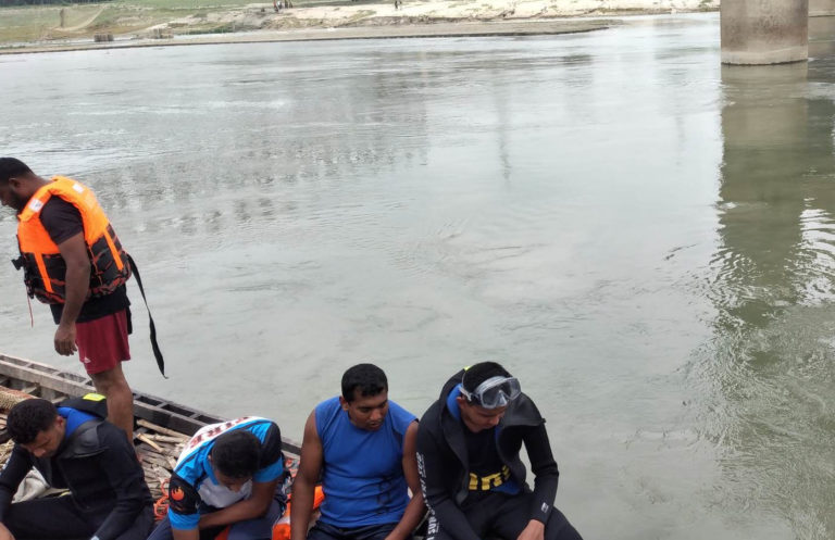 গড়াই নদীতে নিখোঁজ ঢাবি শিক্ষার্থীর খোঁজ এখনও মেলেনি