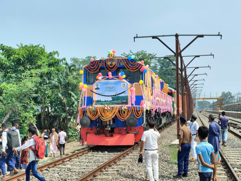 চিলাহাটি এক্সপ্রেস ট্রেন উদ্বোধন করলেন প্রধানমন্ত্রী