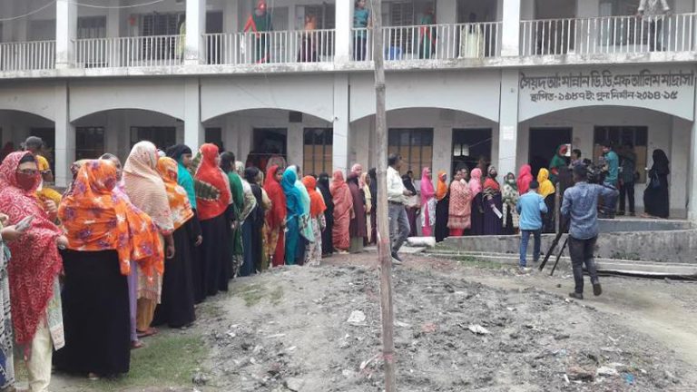 খুলনা ও বরিশাল সিটিতে চলছে ভোটগ্রহণ