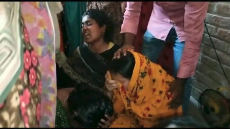 ঘাস কাটতে গিয়ে বিদ্যুৎ স্পৃষ্ট হয়ে এক যুবকের মৃত্যু