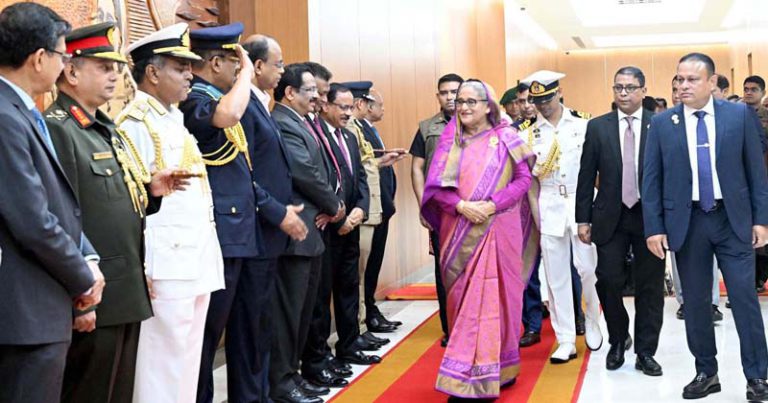 সুইজারল্যান্ড পৌঁছেছেন প্রধানমন্ত্রী