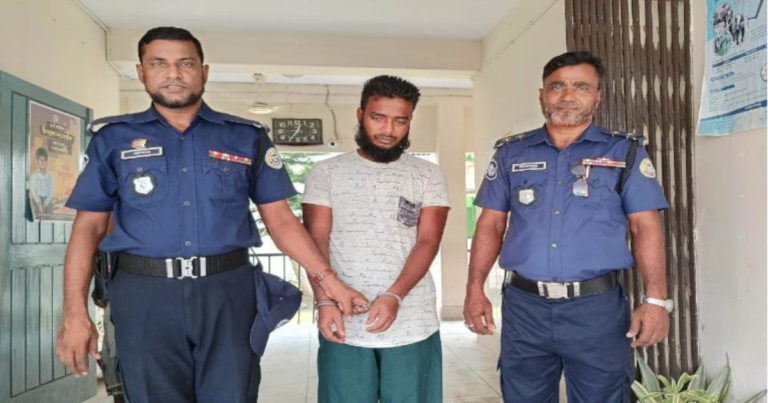 ঝালকাঠিতে অটো ছিনতাইকারী আটক