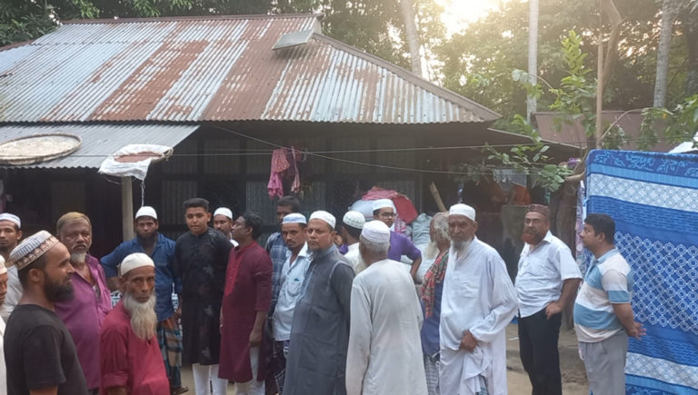 চাঁদপুরে বিদ্যুৎস্পৃষ্টে প্রাণ গেল স্বামী-স্ত্রীর