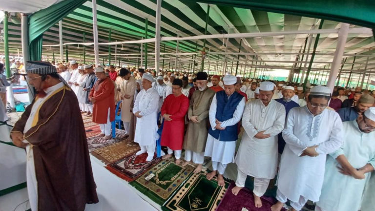চট্টগ্রামে জমিয়াতুল ফালাহ ময়দানে ঈদের প্রধান জামাত অনুষ্ঠিত