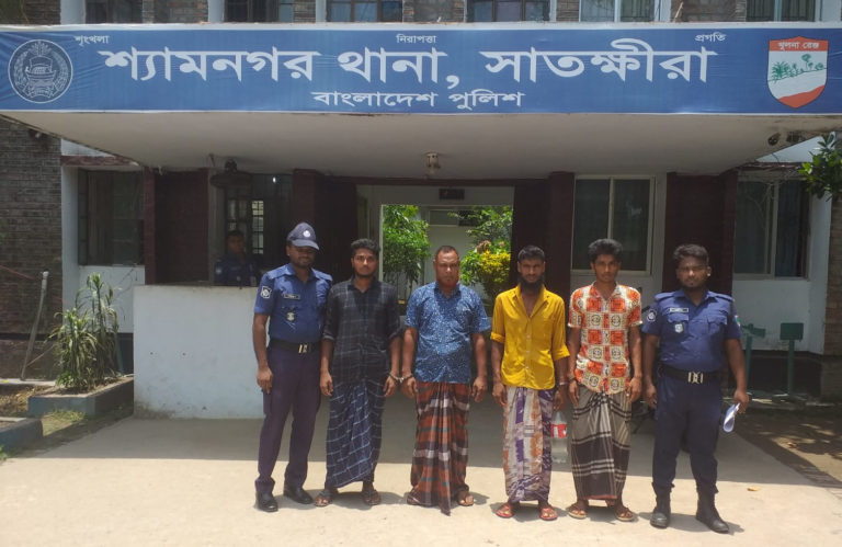 সাতক্ষীরায় স্কুলছাত্রীকে ধর্ষণ করে ভিডিও, ইউপি সদস্য গ্রেপ্তার