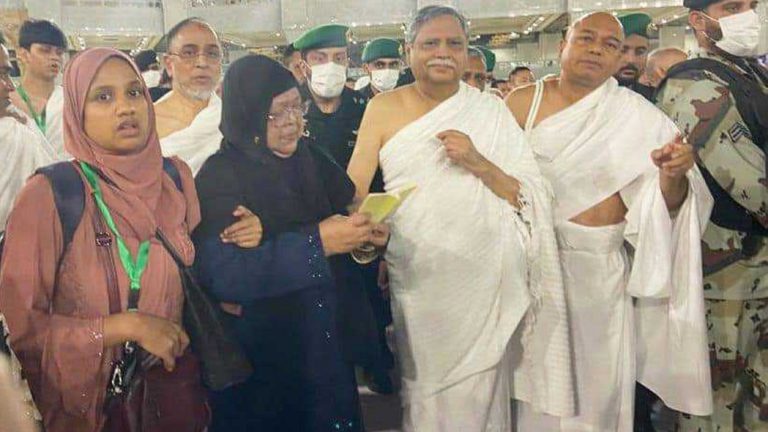 ওমরাহ করলেন রাষ্ট্রপতি