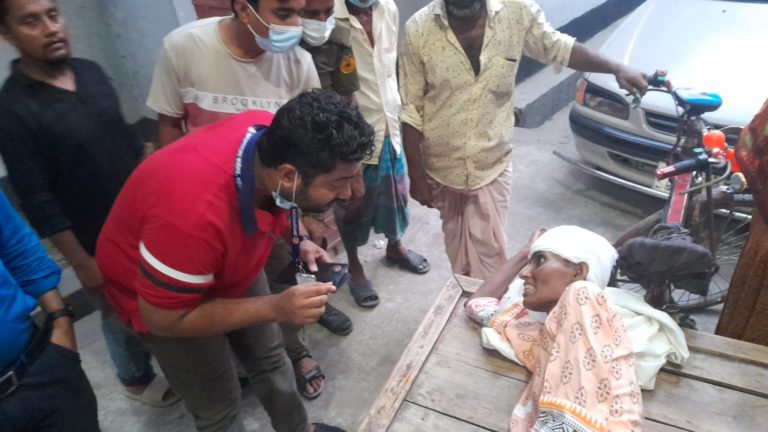 মানবিকতার উদাহরণ সৃষ্টি করলেন গোসাইরহাটের ইউএনও!