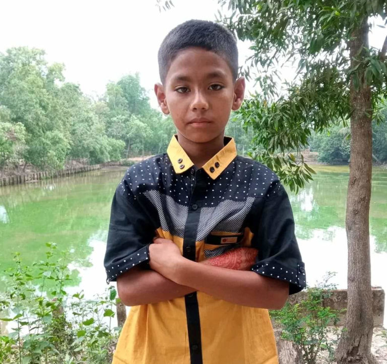 জাম পাড়তে গিয়ে বিদ্যুৎস্পৃষ্টে প্রাণ গেলো শিশুর