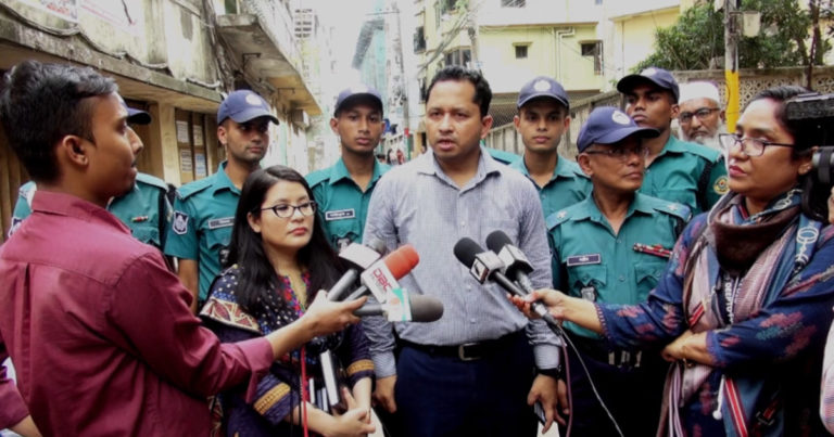 চট্টগ্রামে অনিবন্ধিত অনলাইন আইপি টিভির বিরুদ্ধে অভিযান