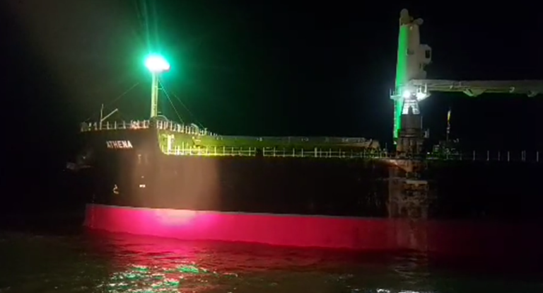 পায়রা বন্দরের ভিড়েছে কয়লাবাহী জাহাজ