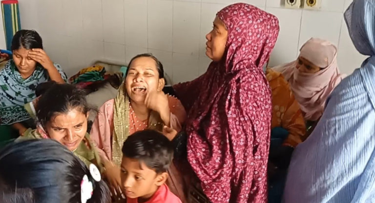 ইজিবাইকের চাকায় ওড়না পেঁচিয়ে কিশোরীর মৃত্যু