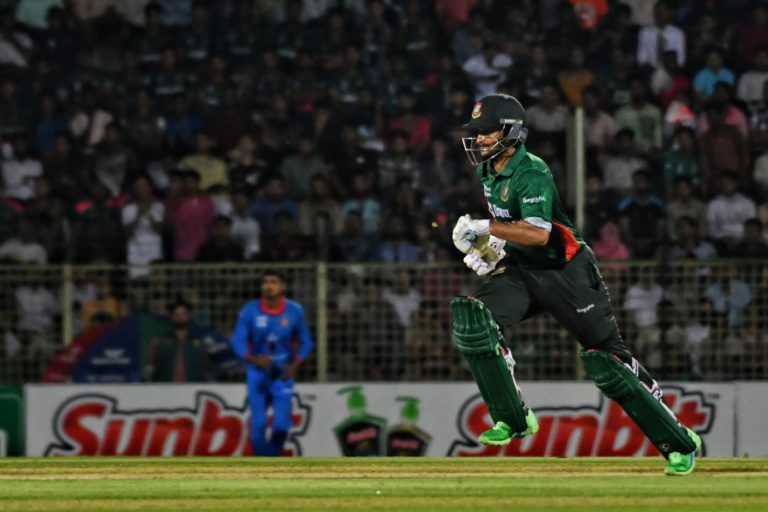 শ্বাসরুদ্ধকর ম্যাচে জয় পেল বাংলাদেশ