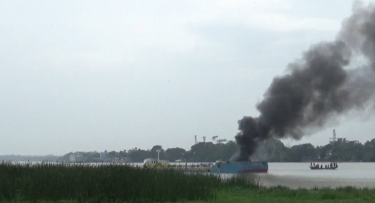১১ ঘন্টা পর তেলের ট্যাঙ্কারের ২য় দফার আগুন নিয়ন্ত্রণে