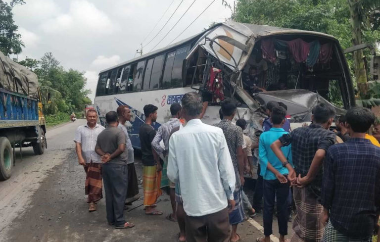 টাঙ্গাইলে সড়ক দুর্ঘটনায় নিহত ২