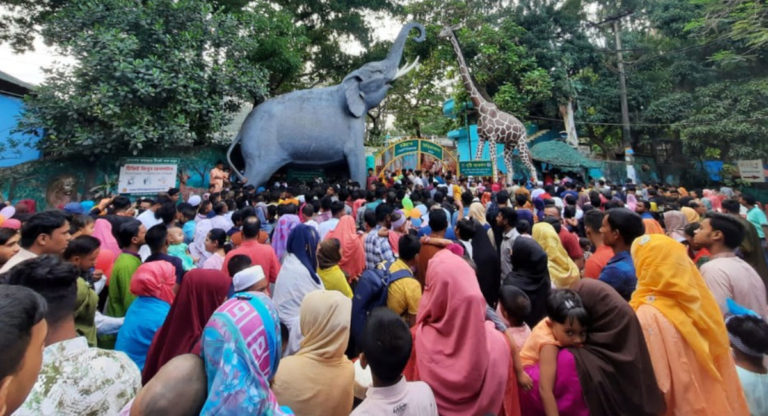 ছুটির শেষ দিনে বিনোদন কেন্দ্রগুলোতে উপচে পড়া ভিড়